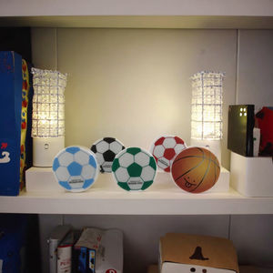 GL-W070 Lámpara Nocturna LED Moderna con Diseño de Fútbol, Luz Blanca Cálida, Material ABS, Tamaño Mediano, Enchufable, Alto CRI 80 - Product Image 1