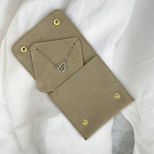 Pochettes à bijoux en microfibre personnalisées de luxe avec cordon de serrage, sacs cadeaux avec logo personnalisé pour contenants à bijoux - Product Image 3
