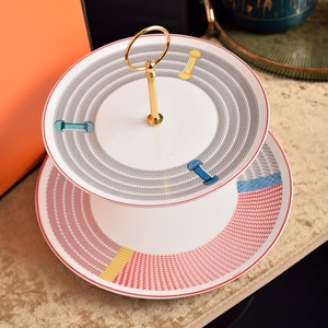 Vaisselle de banquet et de fête de style européen, très demandée, comprenant des assiettes de 6, 8 et 10 pouces. - Product Image 2
