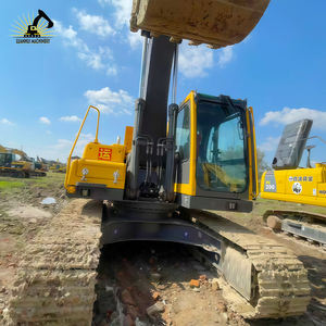 Excavatrice Volvo EC210B d'occasion, robuste et fiable, de taille moyenne, pour l'installation de pipelines et le remblaiement dans les projets d'utilsités - Product Image 2