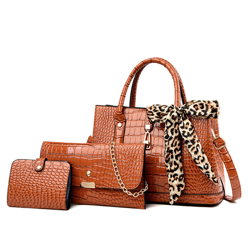 New Style Diamond Embossed Chain Shoulder