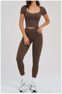 Conjunto de yoga para mujer: Top de manga corta y leggings de yoga de cintura alta con corte en V, ideales para gimnasio, correr, entrenamiento y actividades deportivas. - Product Image 5