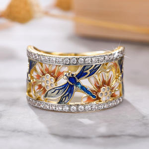 Anillo de Diamantes de Oro Sólido de 18K para Mujer T1008 con Diseño de Libélula y Flor, Joyería para Uso Diario - Product Image 2