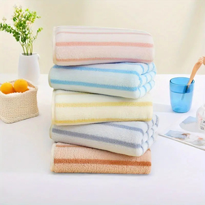 <span class=keywords><strong>Serviette</strong></span> de <span class=keywords><strong>main</strong></span> de dessin animé mignon avec une forte absorption d'eau et des propriétés de séchage rapide, en fibre de corail - Product Image 2