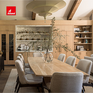Armoire de cuisine élégante et compacte avec détails cannelés, porte en chêne blanc et bar à café en marbre Calacatta pour nouvelle construction - Product Image 6