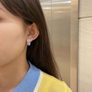 Colección Minimalista Dylam, Pendientes de Plata de Ley 925 con Baño de Rodio, Hechos con Elementos Infinitos, Zirconia en Forma de Corazón - Product Image 3