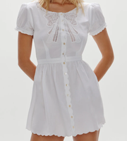 Robe d'été pour femme, mini, col rond, manches bouffantes en dentelle, coton, décontractée, style bohème, coupe trapèze, ourlet plissé à volants, œillets, boutons naturels
