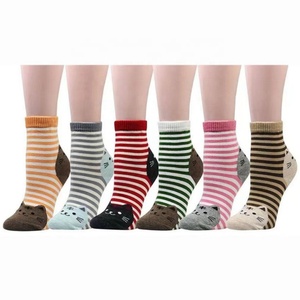 Nuevos Calcetines de Algodón Cálidos de Invierno para Navidad 2022 al por Mayor, Calcetines Afelpados de Halloween, Calcetines Cómodos, Tendencias de Año Nuevo y Halloween en Stock - Product Image 3