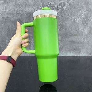 Vaso Personalizado con Logotipo, Sublimación en Blanco, 40 oz, H2.0, Dorado Espejo en la Parte Inferior, para Grabado Láser Navideño - Product Image 1