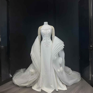 Robe de mariée de luxe moderne Nt27 en satin avec appliques, traîne chapelle, blanche, style robe de bal - Product Image 4