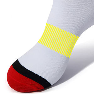 Vente en gros de chaussettes 3D en Polyester par Sublimation pour le bricolage - Product Image 4