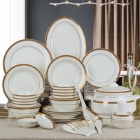 Ensemble de vaisselle en céramique de porcelaine osseuse de style européen moderne comprenant des plats et des assiettes en porcelaine pour la maison et les fêtes pour offrir des cadeaux