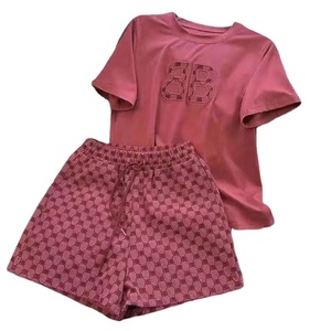 Nouvel Arrivage Ensemble Décontracté <span class=keywords><strong>Femme</strong></span> Été : Pull Tricoté Lettres Luxe et Short - Product Image 1