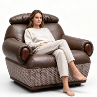 Fauteuil d'appoint moderne en cuir véritable avec accoudoirs en bois ciré blanc ton noyer