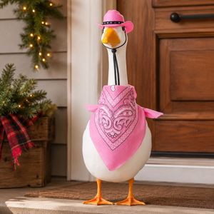 Décoration de jardin et d'entrée pour la fête de la Saint-Jean : Statue de canard en tenue de cowboy rose avec bandana à motif cachemire - Product Image 1