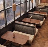 Ensemble de meubles de restaurant commercial vintage américain rétro en bois, bar, bistro, café, stand de restauration, sièges, table à manger, chaises