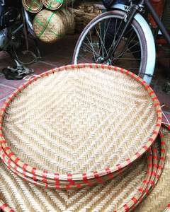 Cesta Redonda Plana de Bambú Tallada Artesanalmente, Ecológica, de Vietnam, Disponible en Varios Tamaños, Venta al Por Mayor - Product Image 2