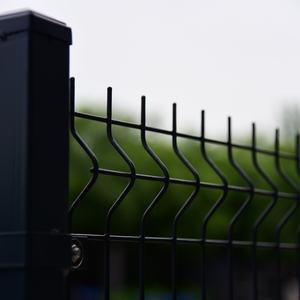 Vouwbare, transparante, goedkope, populaire vierkante PVC-gecoate 3D-gebogen gelaste ijzeren gaashekwerk voor huis, tuin, buiten en spoorweg. - Product Image 3