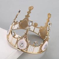 Petite Couronne de Noël Décoration de Gâteau en Métal Fournitures de Fête d'Anniversaire pour la Décoration de Gâteaux à Utiliser en Pâtisserie en Forme de Chiffre