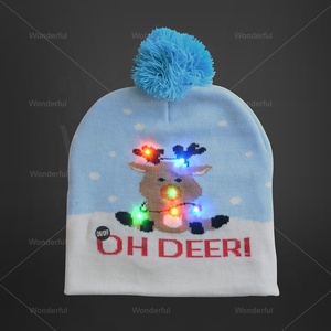Bonnets courts en tricot lumineux à LED avec <span class=keywords><strong>pompon</strong></span>, chapeaux d'hiver festifs avec décorations de Noël pour les fêtes - Product Image 4