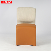 Chaise de salle à manger moderne et confortable en mousse moulée avec revêtement textile orange pour table à manger