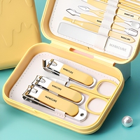 Ensemble de manucure en acier inoxydable de 13 pièces dans un étui portable jaune, comprenant des coupe-ongles, un repousse-cuticules, une lime à ongles pour salon et usage domestique