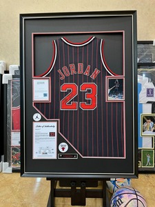 Cornice Personalizzata di Alta Qualità per Maglie di Calciatori e Giocatori di Basket, Prodotto Finito con <span class=keywords><strong>Foto</strong></span> e Firma Stampata - Product Image 1