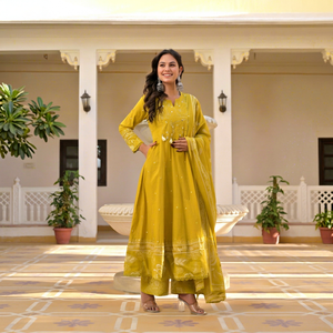 Ensemble Salwar Kameez pour femme en coton pur brodé jaune avec travail de miroir, Kurti à manches 3/4 et pantalon avec dupatta pour fête et mariage - Product Image 1
