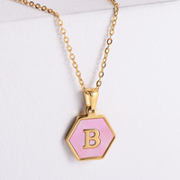 Bijoux tendances en acier inoxydable 26 A-Z cadeaux pour femmes pendentif à breloque hexagonale collier ras du cou lettre anglaise