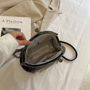 Sac à main élégant pour femme, avec doublure en polyester, design à rivets et pompons. Sac à main de luxe de créateur.2806 - Product Image 2