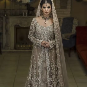 Magnifique Lehenga Choli de mariée avec broderie Zardozi 3D riche et élaborée |   Matériau en acétate |   Robe de mariée indienne/pakistanaise - Product Image 3
