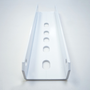 Perfiles Extruidos en Forma <span class=keywords><strong>de</strong></span> U <span class=keywords><strong>de</strong></span> <span class=keywords><strong>Aluminio</strong></span> 6061/6063 T5/T6 con Recubrimiento <span class=keywords><strong>de</strong></span> Polvo Blanco, Perforados por CNC para Uso Mecánico - Product Image 2