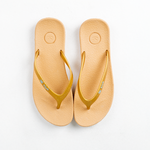 Sandalias de Playa Doradas Metálicas de Lujo para Mujer con Soporte de Arco en la Plantilla para Vacaciones y Playa - Product Image 5