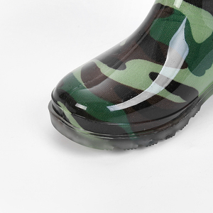 Vente en gros <span class=keywords><strong>de</strong></span> bottes <span class=keywords><strong>de</strong></span> <span class=keywords><strong>pluie</strong></span> camouflage vertes en PVC pour garçons imperméables et antidérapantes pour l'hiver, l'été et l'automne - Product Image 4