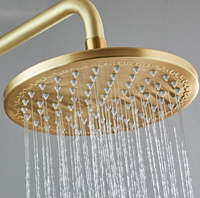Ensemble de robinets avec douchette, salle de bains en laiton chaud-froid or brossé système de douche de pluie montrant par un douchette
