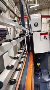 Máquina de Biselado de Vidrio YBKE, Procesamiento Automático Lineal de Bordes para la Fabricación de Vidrio Aislante - Product Image 3