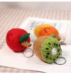 Drôle Expression Feutre <span class=keywords><strong>Laine</strong></span> Porte-clés Légumes Fruits À Tricoter Cerise Fraise Ananas Pomme <span class=keywords><strong>De</strong></span> Terre Avocat Citrouille Feutre Porte-clés - Product Image 3