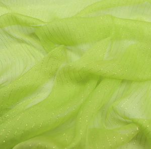 قماش GGT حريري لامع بتجعيدات معدنية من اللوركس، ملمس ناعم عالي الجودة بخطوط ذهبية وفضية بكميات كبيرة ومخصص لملابس النساء - Product Image 5