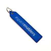 Porte-clés avec étiquette tissée double face personnalisée avec bord brodé du logo Mousquetons et porte-clés promotionnels directs d'usine OEM ODM