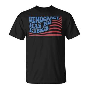 La democrazia non ha re T-shirt con bandiera americana per il 4 luglio - Product Image 1