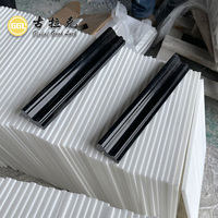 Plinthe, moulure et corniche en marbre noir Nero Marquina