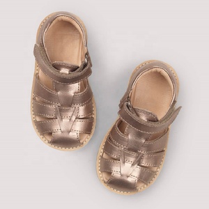 De alta calidad de los niños del bebé de los niños zapatos de cuero genuino clásico niños Sandalias planas - Product Image 4