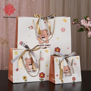 Baoren 2026 nuevo regalo del Día DE LOS NIÑOS bolsas de regalo de vacaciones juguete de caramelo bolsas de papel blanco de mano embalaje con patrones de oso lindo - Product Image 1