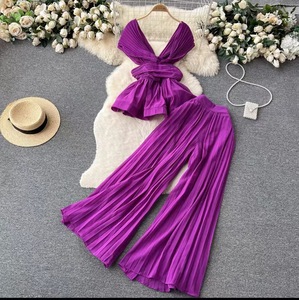 Conjunto de 2 Piezas Elegante de Alta Gama para Mujer: Top de Gasa sin Mangas con Pliegues y Pantalones Anchos de Cintura Alta - Product Image 6