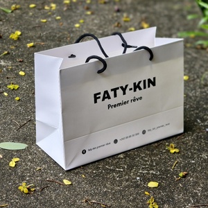 Sacs en papier de luxe personnalisés avec logo, sacs en papier d'art pour cadeaux, sacs en carton blanc pour magasins de vêtements et de chaussures - Product Image 1