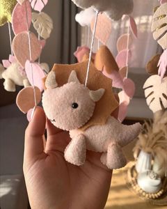 Dinosaure bébé <span class=keywords><strong>mobile</strong></span> rose dino berceau suspendu kit bas quantité minimale de commande <span class=keywords><strong>jungle</strong></span> <span class=keywords><strong>animaux</strong></span> doux polyester remplissage feutre bois <span class=keywords><strong>mobile</strong></span> pour fille - Product Image 3