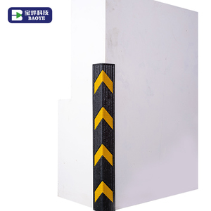 Protection d'angle de circulation réfléchissante en plastique et en caoutchouc Baoye Produit de visibilité et de sécurité amélioré pour les routes - Product Image 5