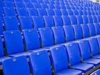 Chaises télescopiques HYC pour gradins en bois et plastique moulé par soufflage, sièges HDPE pour arènes sportives
