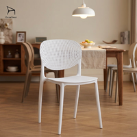 Chaises de salle à manger empilables en plastique multicolores du fabricant – Sièges durables pour restaurant et usage extérieur