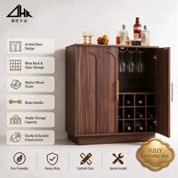 Armoire à vin en noyer avec porte cintrée, porte-bouteilles, porte-verres, poignées en laiton, meuble bar en bois pour salle à manger et salon